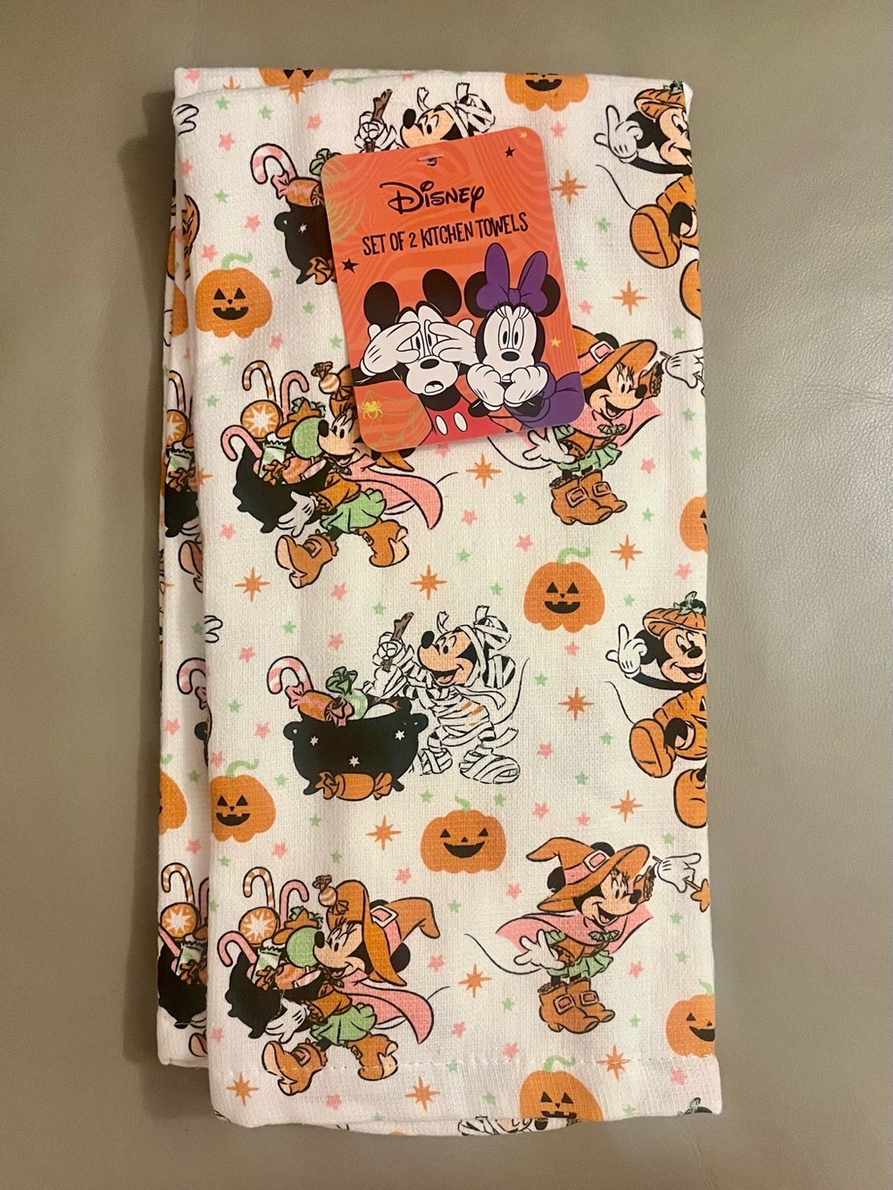 🎃 Disney Halloween kitchen towels NWT- Mickey & Minnie w/ costumes & pumpkins